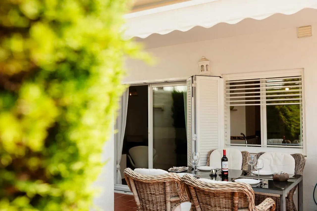 Holiday Apartment In First Line Beach Complex In Urbanization Pueblo Mediterraneo, 马尔韦利亚 0*,  西班牙