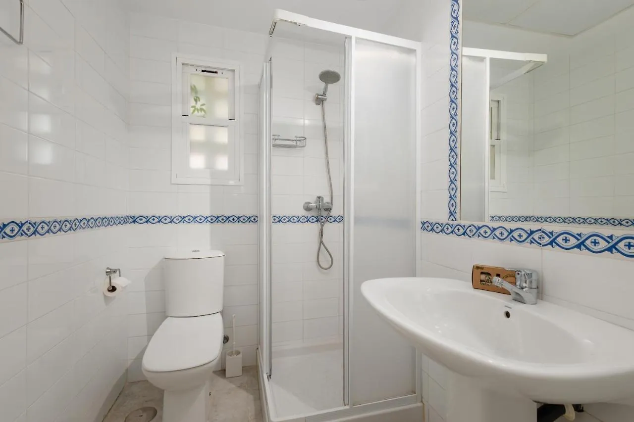 Holiday Apartment In First Line Beach Complex In Urbanization Pueblo Mediterraneo, 马尔韦利亚 西班牙