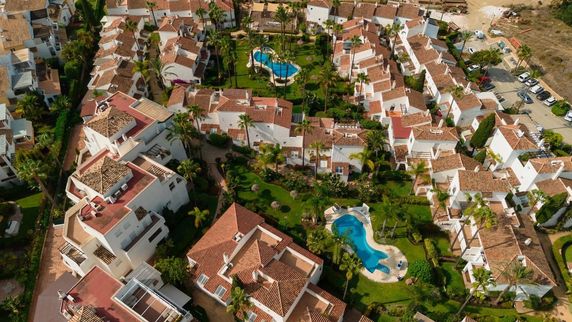 Holiday Apartment In First Line Beach Complex In Urbanization Pueblo Mediterraneo, 马尔韦利亚