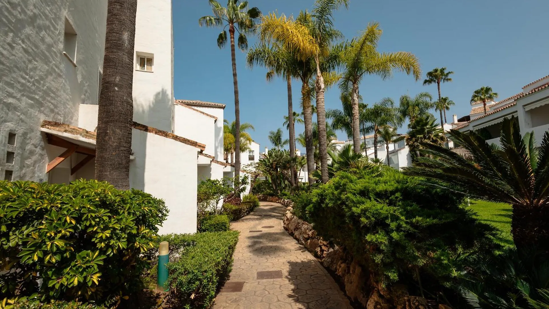 Holiday Apartment In First Line Beach Complex In Urbanization Pueblo Mediterraneo, 马尔韦利亚