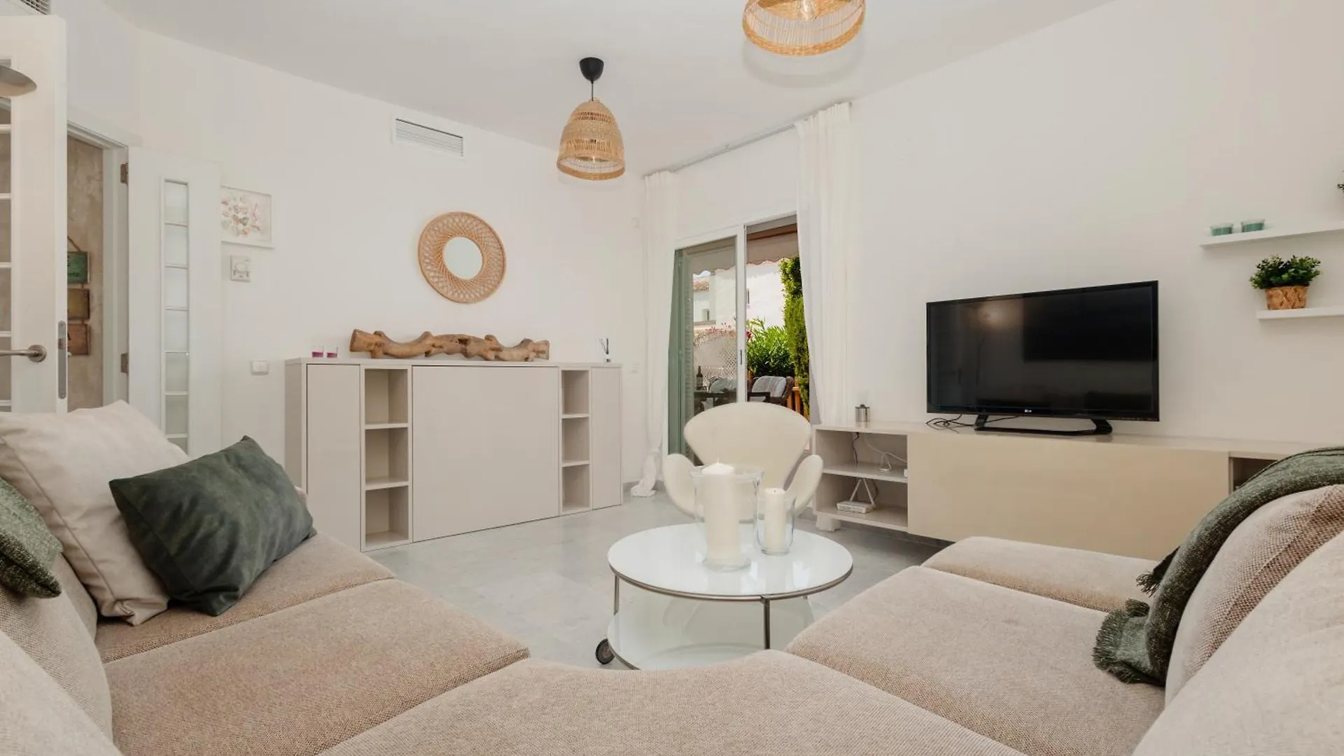 Holiday Apartment In First Line Beach Complex In Urbanization Pueblo Mediterraneo, Marbella
