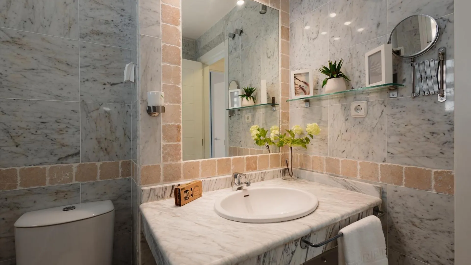 Holiday Apartment In First Line Beach Complex In Urbanization Pueblo Mediterraneo, Marbella
