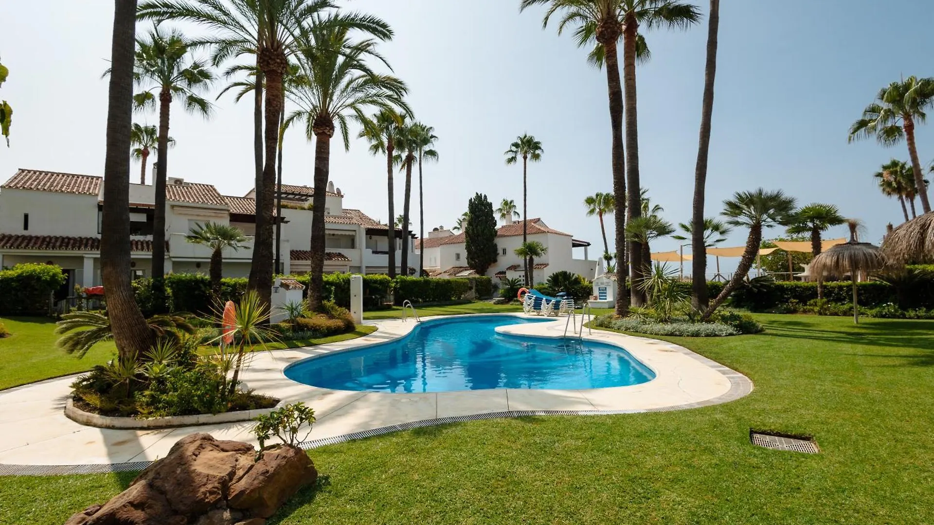 Holiday Apartment In First Line Beach Complex In Urbanization Pueblo Mediterraneo, Marbella