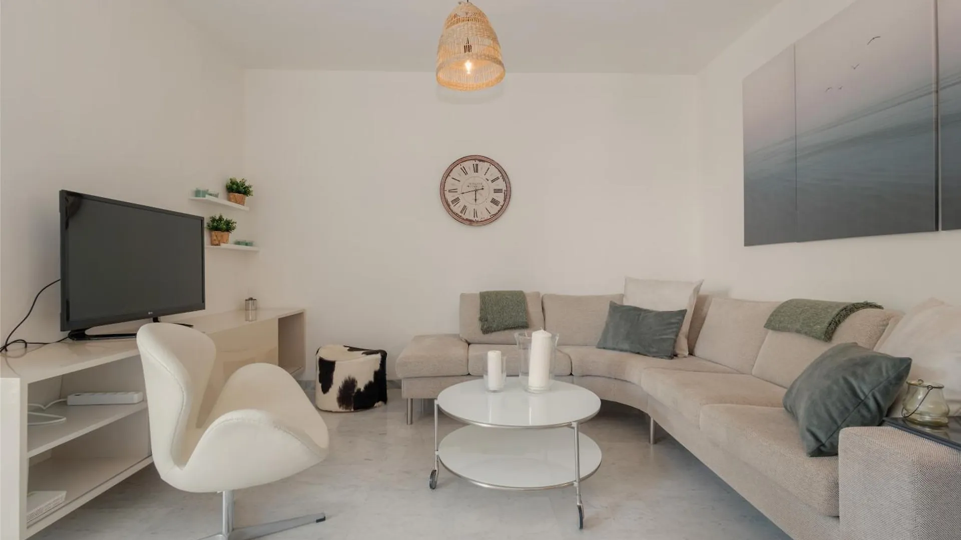 Holiday Apartment In First Line Beach Complex In Urbanization Pueblo Mediterraneo, Μαρμπέλλα